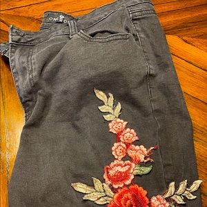 Black denim flower printed jeans